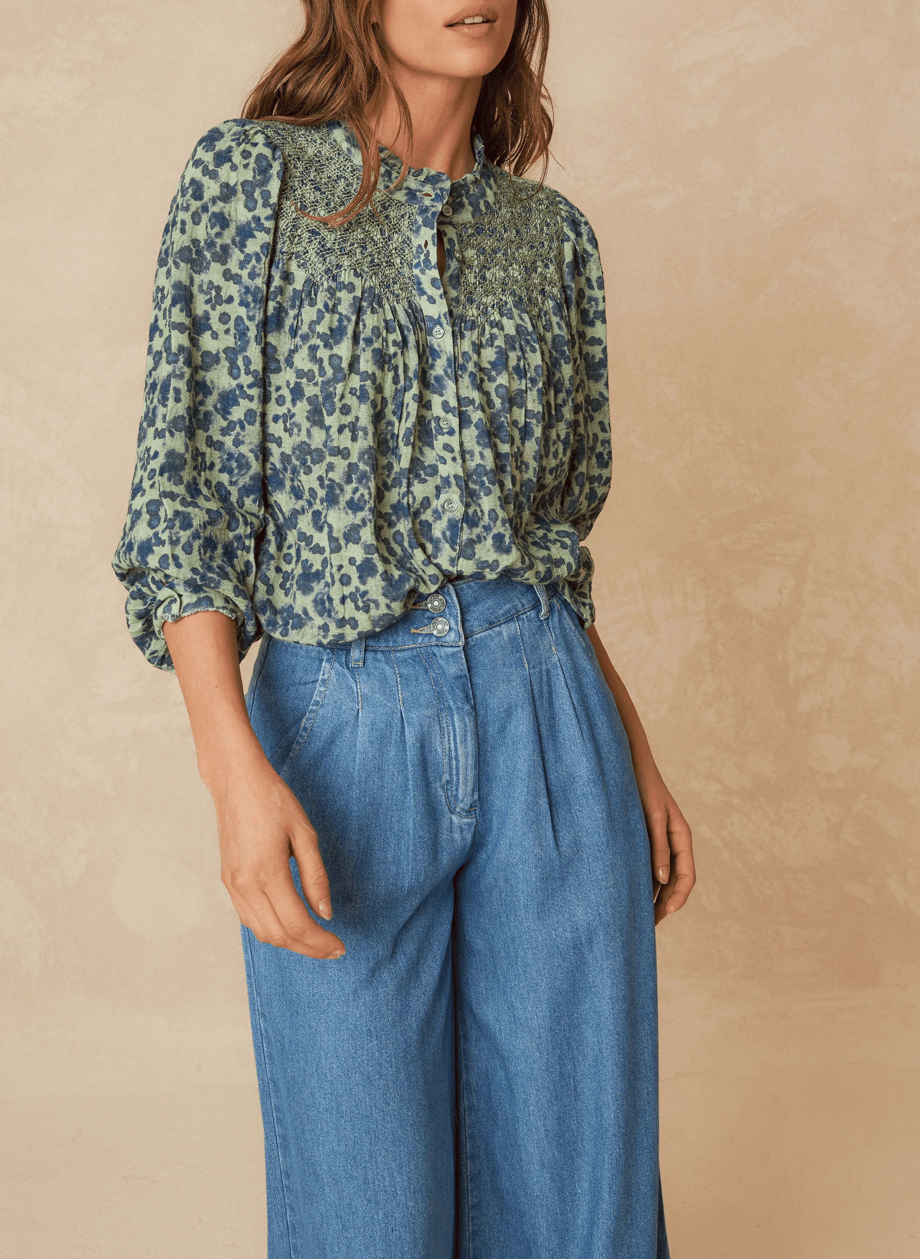 INDI & COLD Camisa de algodón orgánico holgada con cuello redondo en verde