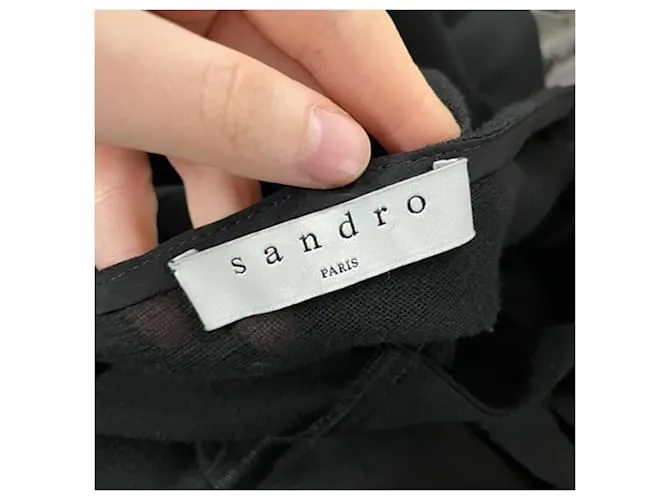 Vestido Sandro de viscosa negra con cuello de pico Negro 